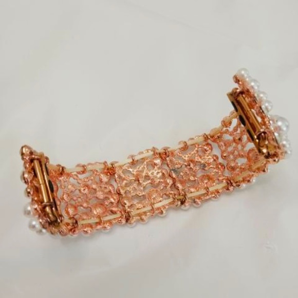 Pearl & Rhinestone Apple Watch band - Picture 3 of 5